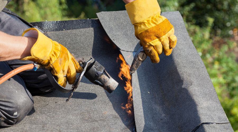 Professional gutter cleaning in Logan, IL